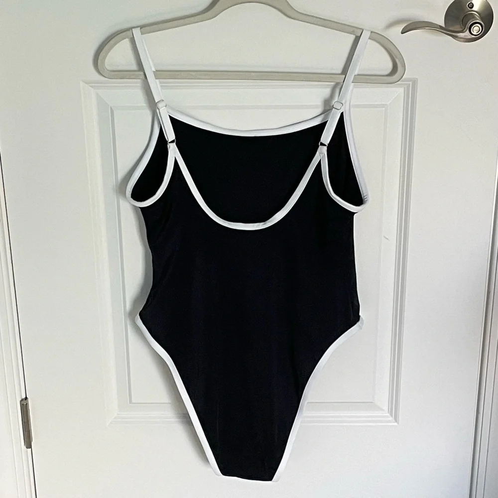New! Pink x Frankie’s Bikinis Poppi one piece Swimsuit black binded 47346